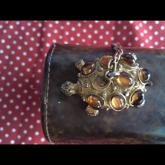 Vintage purse w/turtle detail - Picture 5 of 15